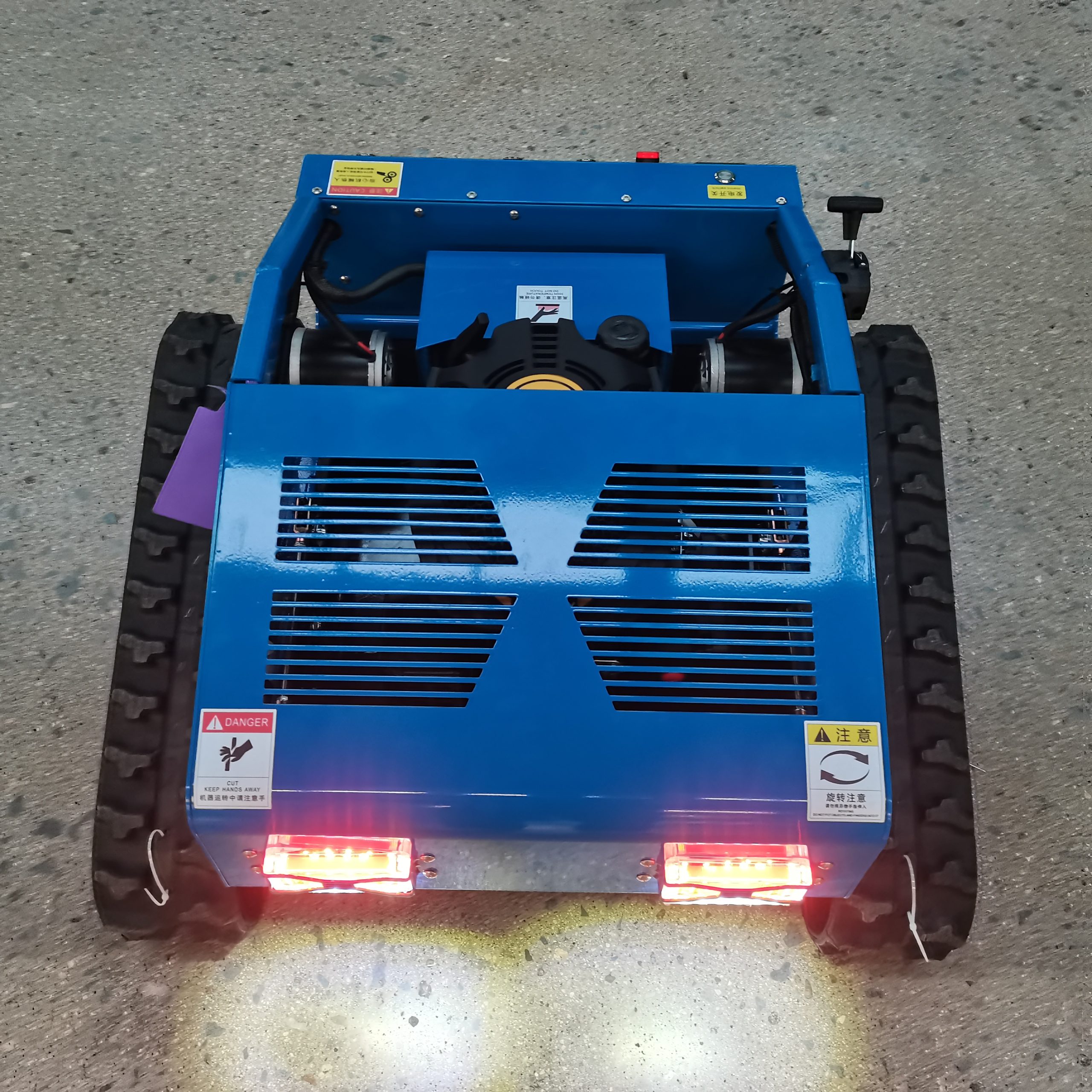 Blue SH-550B remote control tracked lawn mower top view